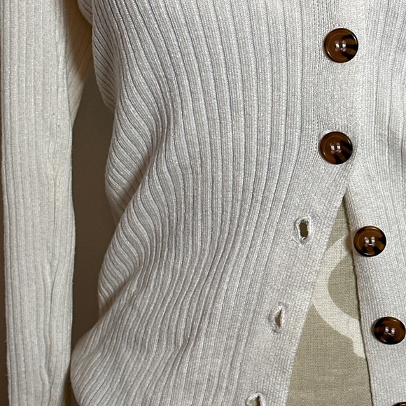 Cute white button up ribbed sweater top - Picture 5 of 5